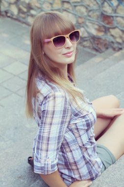 patlama ile güzel bir kadın. sıcak renkler resimleri