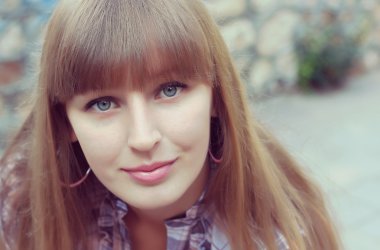 patlama ile güzel bir kadın. sıcak renkler resimleri