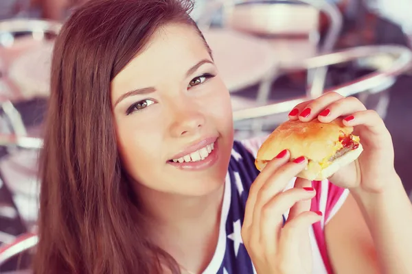 Woman eating at a cafe — Stock Fotó