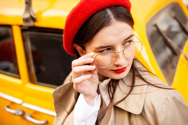 Young Woman Glasses Sunglasses Street — Stockfoto