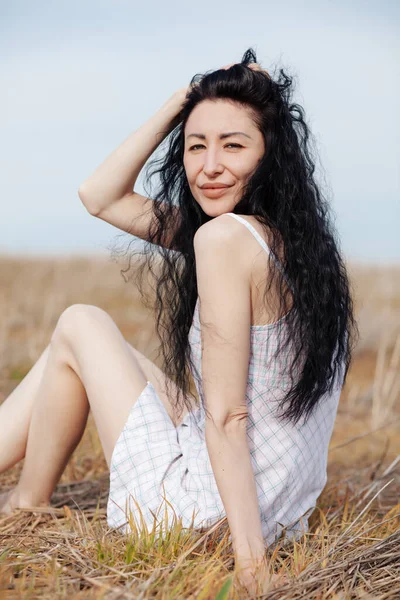 Beautiful Young Woman White Dress Background Wheat Field — ストック写真