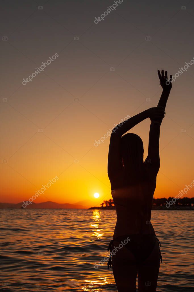 Atardecer Mujeres En Traje De BaÃ±o En La Playa Moda Modelos En