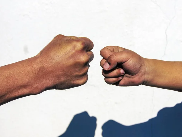 Fists Small Big Man Hitting Dark Copy Space Isolation Generational — Stock Photo, Image