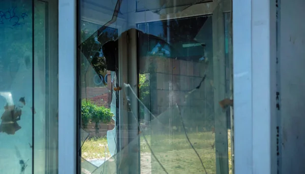 Det Krossade Fönsterglaset Plastbyggnad — Stockfoto