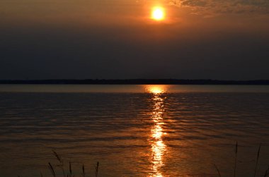 Mississippi 'deki Ross Barnett baraj gölünün üzerinde gün batımı