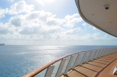 Bir yolcu gemisinin güvertesinden Atlantik Okyanusu manzarası