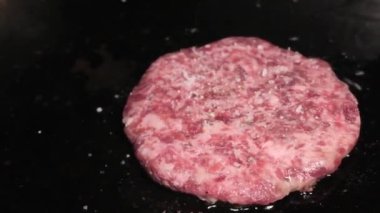 Hamburger pişireceğim.