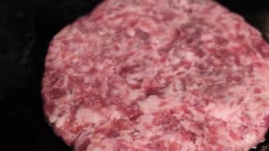 Hamburger pişireceğim.
