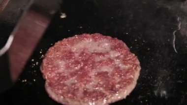 Hamburger pişireceğim.