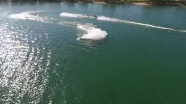 Jet ski yarışı su sporu