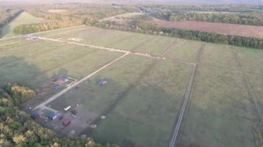 Köydeki köy hayatı Yazlık adam çerçeveli çift