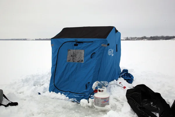 Cabana de pesca no gelo — Fotografia de Stock