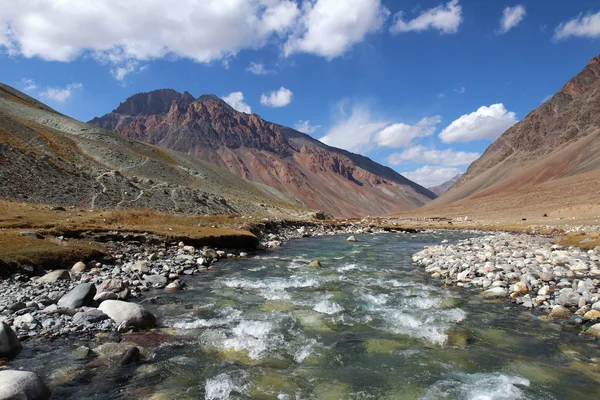 Clean ice river high in himalayan mountains — Stock Photo, Image