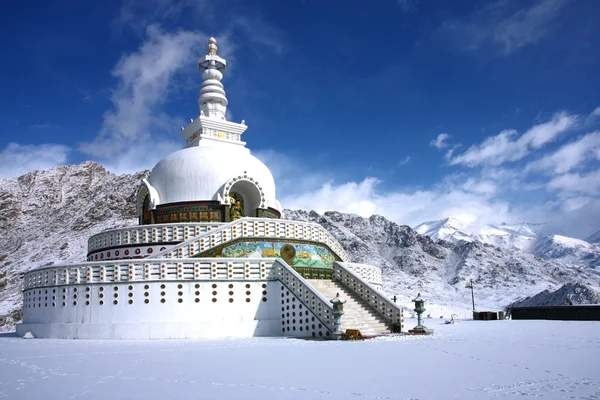 Shanti stupa i leh — Stockfoto