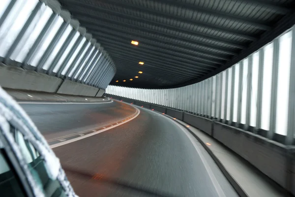 Detalhe do túnel do carro iluminar com luz do dia — Fotografia de Stock