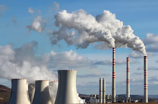 Emissões provenientes de centrais eléctricas a carvão — Fotografia de Stock