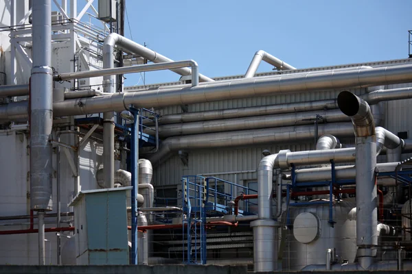 Detail of pipe instalation in oil manufacturing factory — Stock Photo, Image