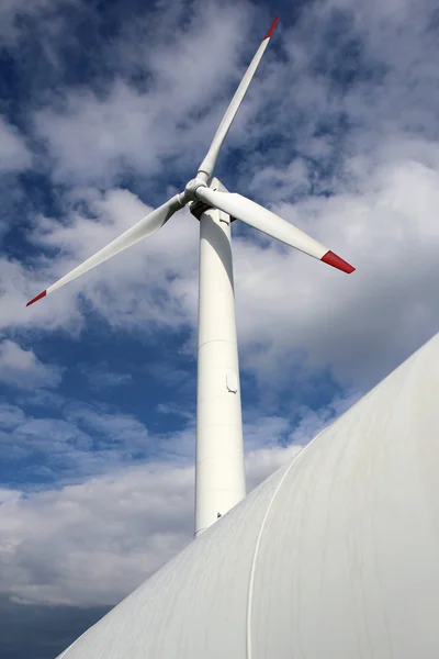 Detail of wind mill power turbine under cloudy sky — Stock Photo, Image