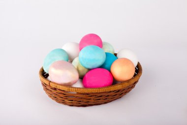 Sepetteki Paskalya yumurtaları