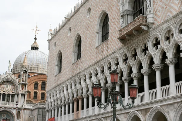 Doge Sarayı ve St Mark's Basilica — Stok fotoğraf