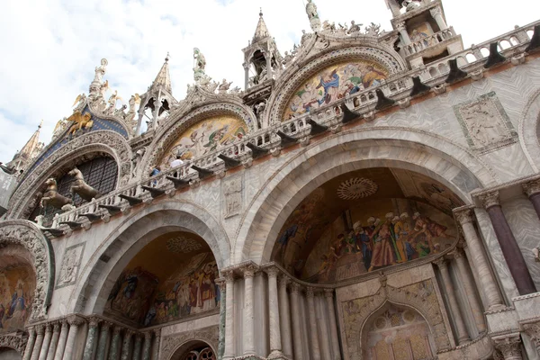 Dogepalatset och Markusplatsen Basilica — Stockfoto