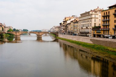 Florence. arno üzerinde köprü.