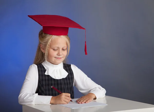 Schülerin schreibt — Stockfoto