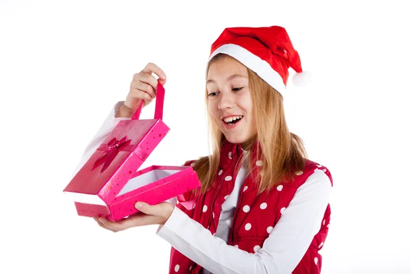 Mädchen mit Weihnachtsgeschenk — Stockfoto