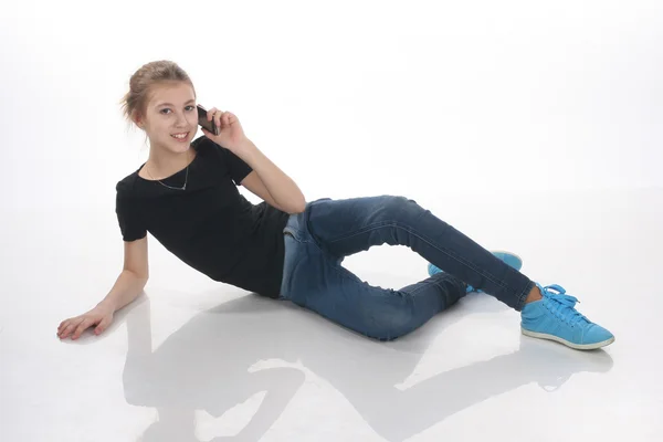 Girl lying on the floor talking on the phone — Stock Photo, Image