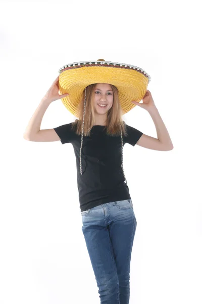 Dospívající dívka v sombrero v plné růstu — Stock fotografie