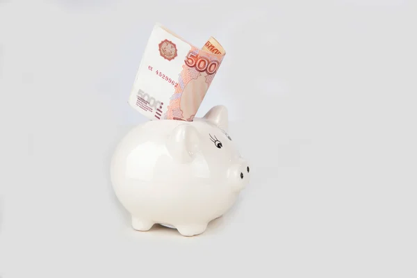 piggy banka beyaz beş bin Rus banknot para 