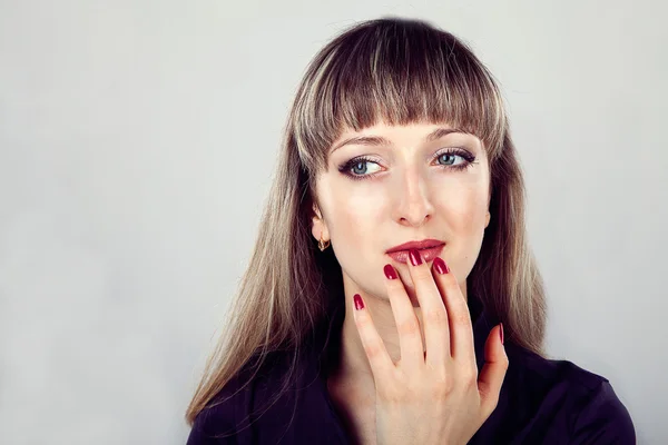 Mooi meisje met lang haar — Stockfoto