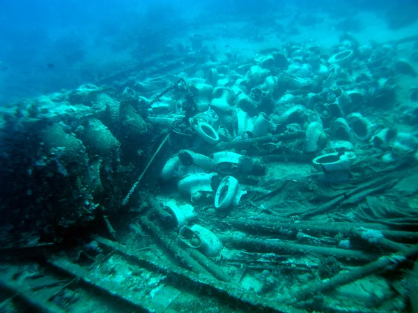 tuvalet bir yük taşıyan gemiler batık