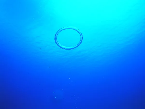 Bajo el agua con burbujas — Foto de Stock