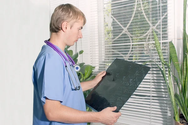 Doctor with x-ray image in his hands — Stock Photo, Image