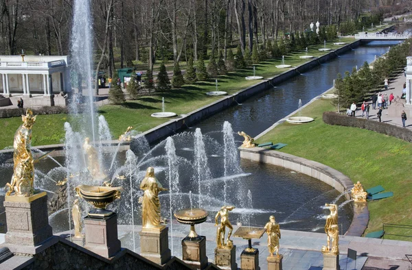 Large cascading fountain in Peterhof — Stock Photo, Image