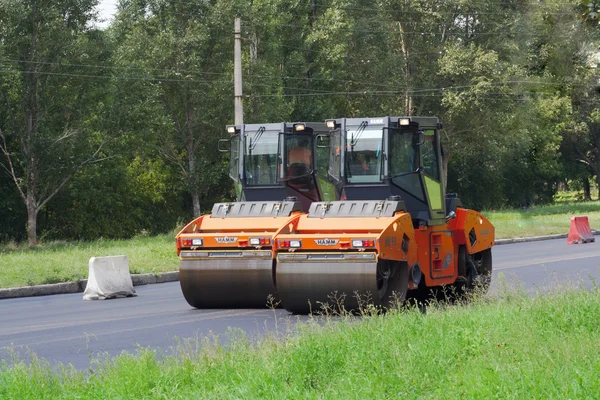 Asphalt cars on the road — Stock Photo, Image