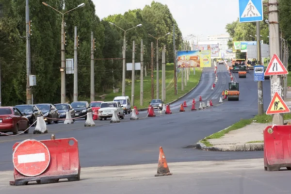 Укладка асфальта на дороге — стоковое фото