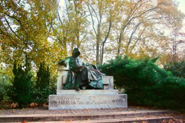 Anonymus anıt Budapeşte