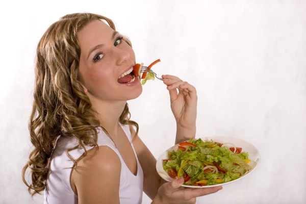 Chica con ensalada — Foto de Stock