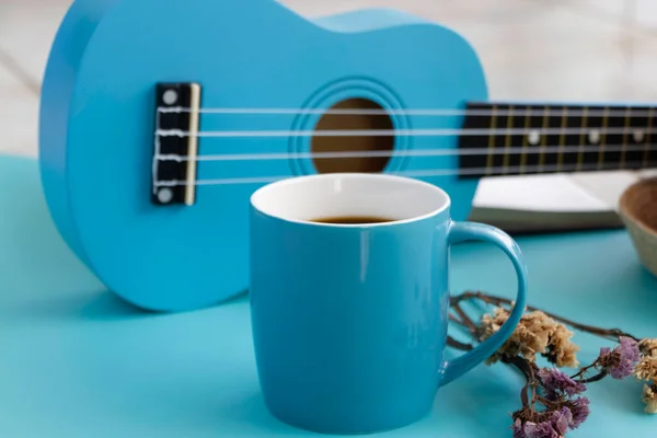 Blue Ceramic Cup Black Coffee Put Front Blurred Ukulele Pastel — Stock Photo, Image
