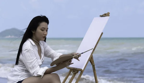 Young Woman Wearing White Shirt Painting Canvas Relax Time Model — Fotografia de Stock