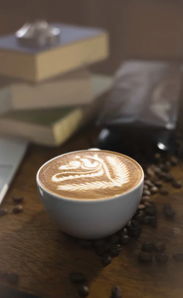 Tasse Café Avec Latte Art Flou Mis Sur Bureau Bois — Photo