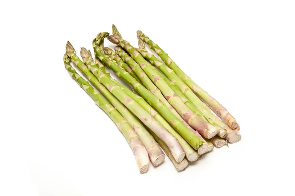 Asperges isolées sur fond de studio blanc . — Photo