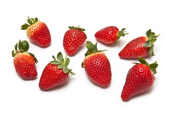 Φράουλες απομονωμένη σε ένα φόντο λευκό στούντιο. — Φωτογραφία Αρχείου
