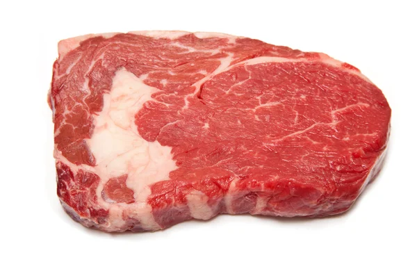 Rib eye steak geïsoleerd op een witte studio achtergrond. — Stockfoto