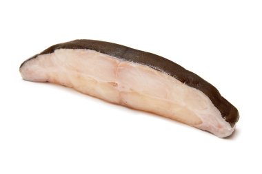 bir beyaz stüdyo arka planda izole halibut balığı biftek.