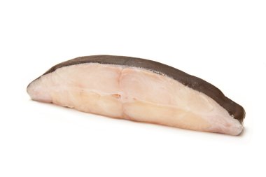 bir beyaz stüdyo arka planda izole halibut balığı biftek.