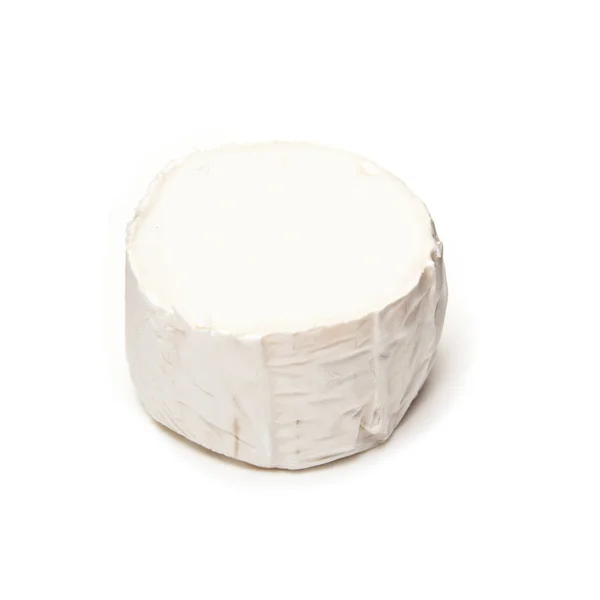 Gevrik formaggio di capra isolato su uno sfondo bianco studio . — Foto Stock
