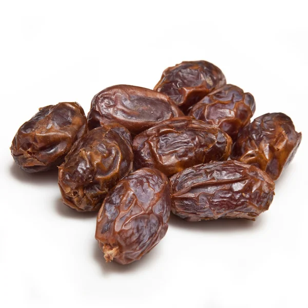 Medjool dates isolées sur un fond de studio blanc . — Photo